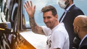 Lee más sobre el artículo El efecto Lionel Messi: a $ 2.576 millones podría aumentar su valor comercial el PSG