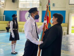 Lee más sobre el artículo Estudiantes de la Zona 7 rinden homenaje a la Bandera