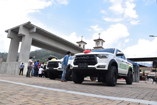 Lee más sobre el artículo Municipio de Yantzaza incorpora nuevas camionetas para la gestión institucional
