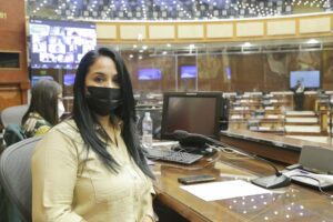 Lee más sobre el artículo Asamblea Nacional pide la renuncia a Bella Jiménez, acusada de supuesta gestión de cargos públicos