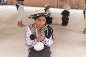 Lee más sobre el artículo Juventud del barrio Jamboé Bajo recibió taller de danza andina
