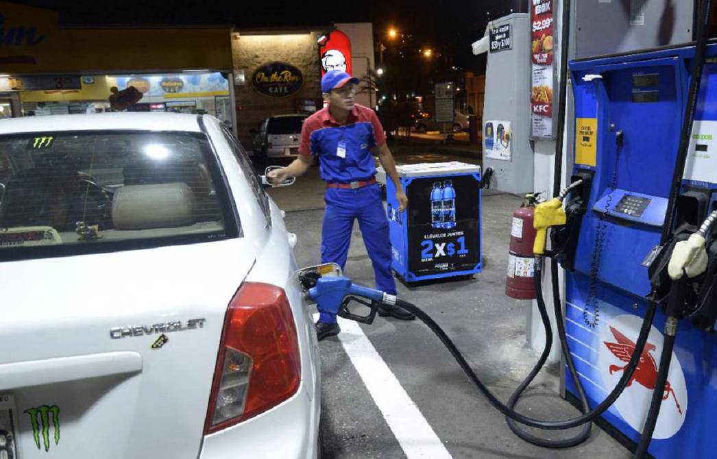 En este momento estás viendo Desde el 12 de octubre el precio del galón de la gasolina extra sube $ 0,11 y el diésel $ 0,04