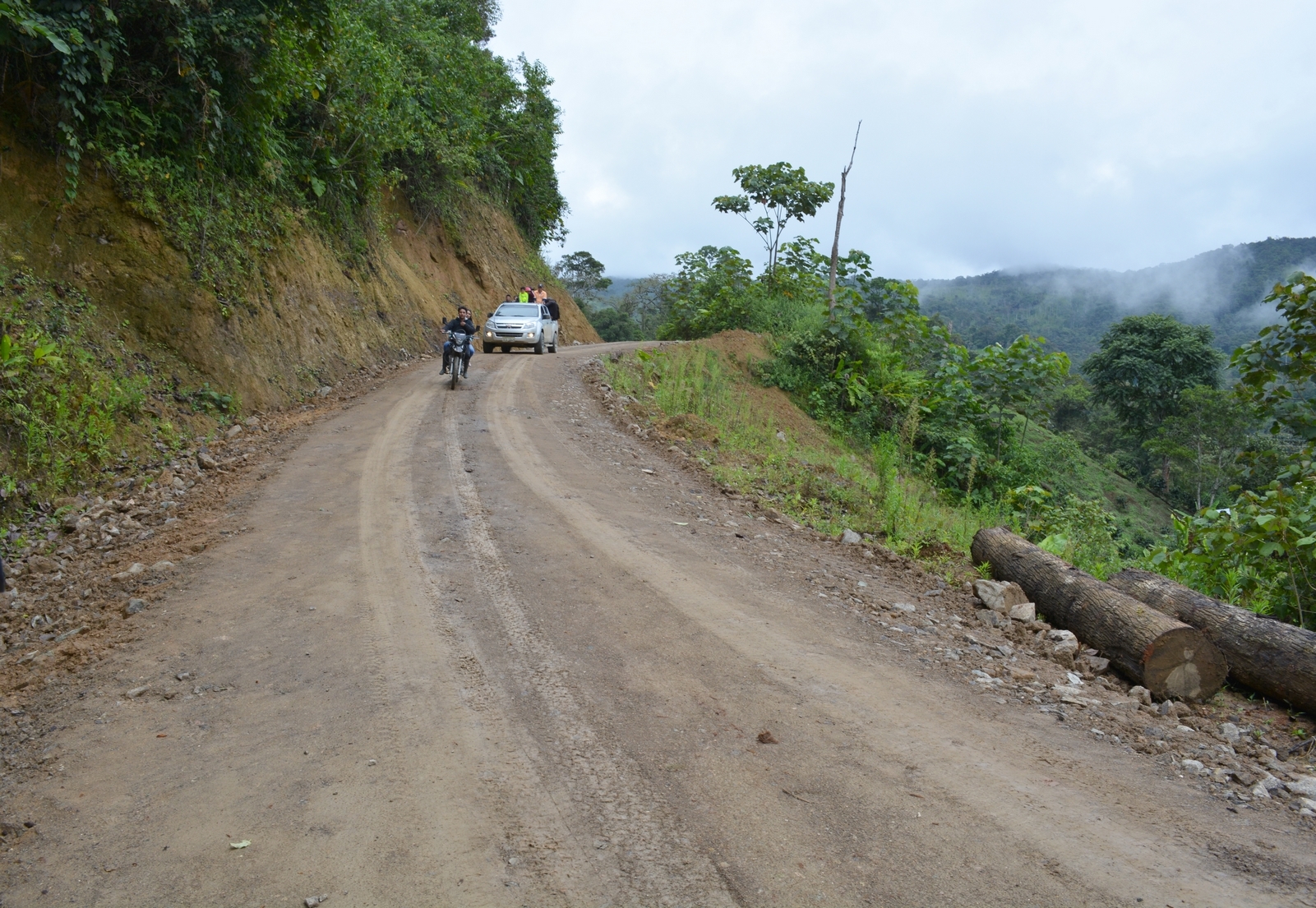 En este momento estás viendo Prefectura Zamora Chinchipe entregó nueva vía hacia San Pedro de Yayamurog
