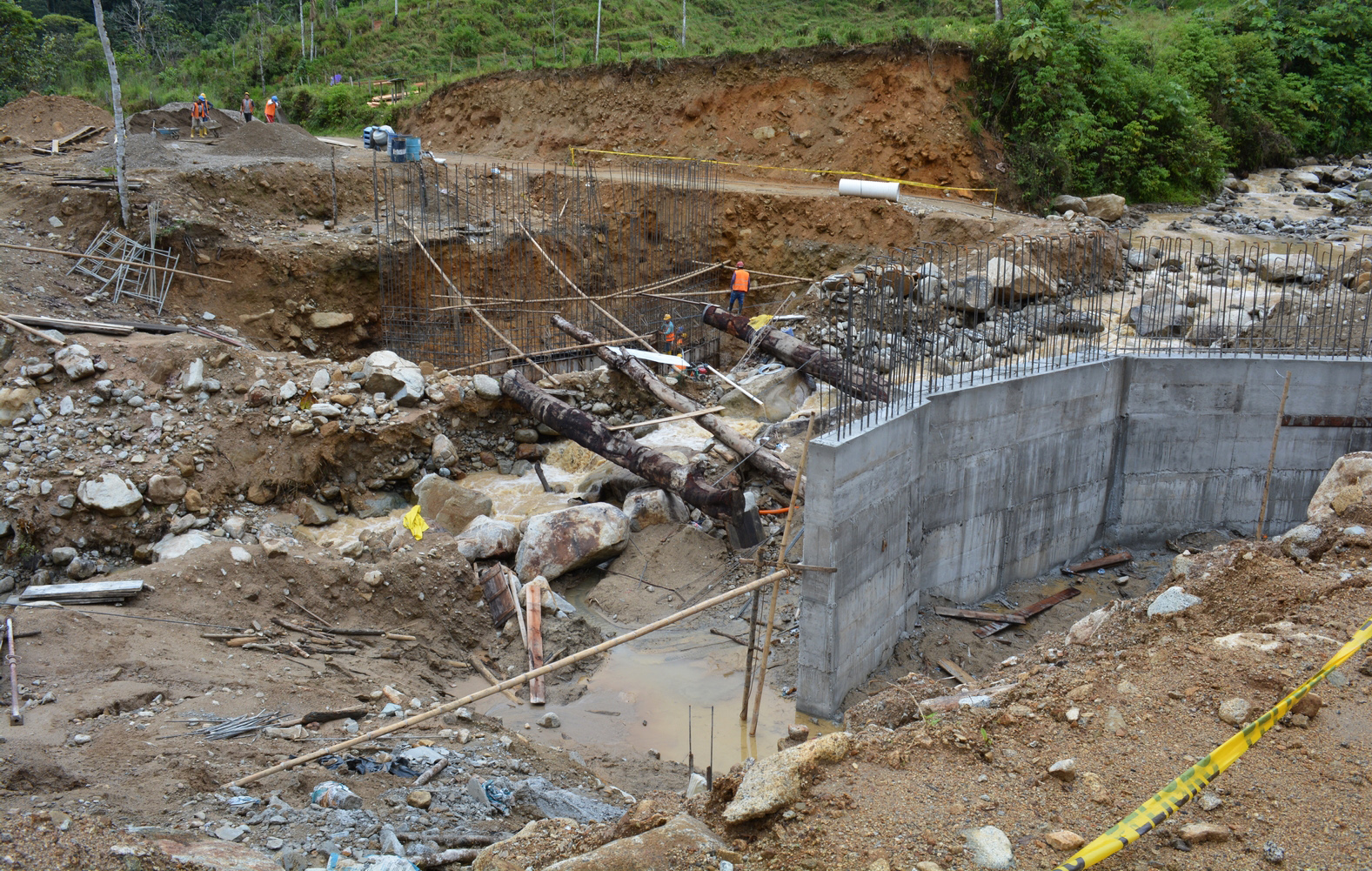 Lee más sobre el artículo Prefectura avanza con la construcción del puente La Cristalina en Zurmi