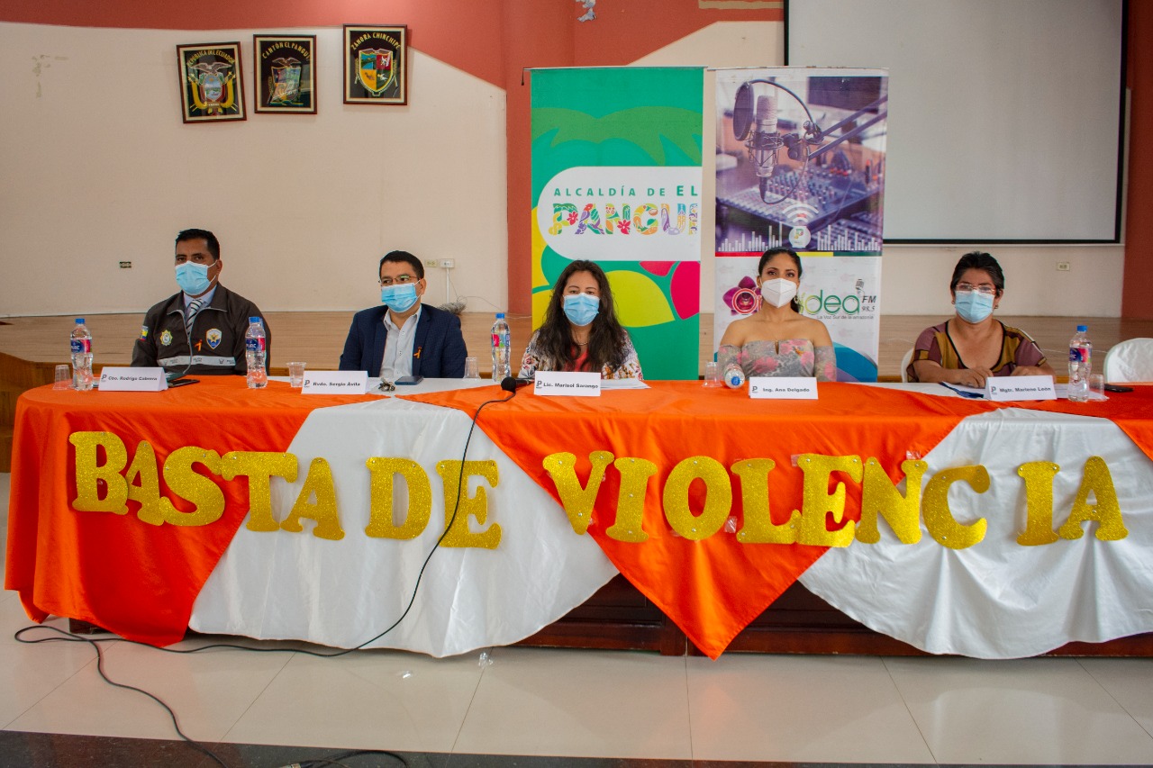 En este momento estás viendo GAD  El Pangui realizó conversatorio por el día de la erradicación de la violencia contra la mujer