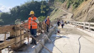 Lee más sobre el artículo Prefectura construye puentes en la cuenca de El Chivato