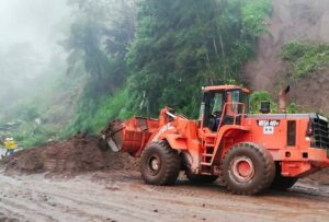 Lee más sobre el artículo Tramo Alóag-Unión del Toachi fue cerrado nuevamente por las constantes lluvias