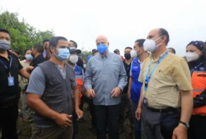 Lee más sobre el artículo Vicepresidente Alfredo Borrero visitó a los afectados por las lluvias en Cotopaxi
