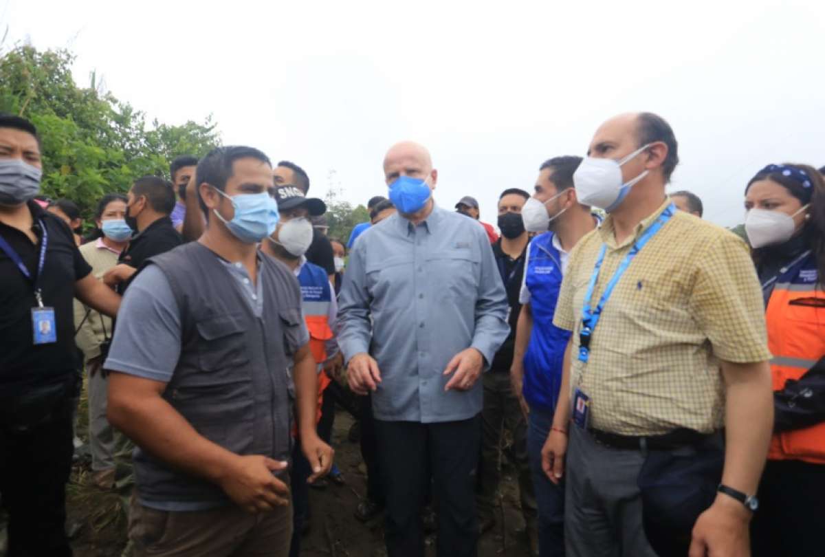 En este momento estás viendo Vicepresidente Alfredo Borrero visitó a los afectados por las lluvias en Cotopaxi