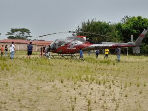 Lee más sobre el artículo Helicóptero que tenía la ruta Loja – El Coca aterrizó urgente en El Pangui