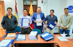 Lee más sobre el artículo Alcalde del cantón Zamora presentó 15 proyectos ante el Banco de Desarrollo del Ecuador
