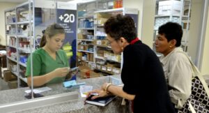Lee más sobre el artículo Externalización de las farmacias sería ilegal según exviceministro