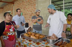 Lee más sobre el artículo Concluyó con éxito el taller de ahumados en el cantón El Pangui