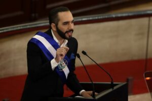 Lee más sobre el artículo Nayib Bukele dice que está cerca de ganar la “guerra” contra las pandillas en El Salvador