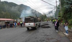 Lee más sobre el artículo Convoy con alimentos e insumos fue atacado en vía Cuenca-Molleturo