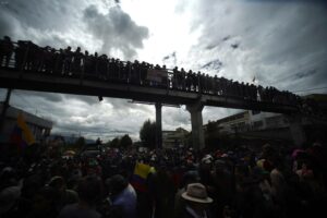 Lee más sobre el artículo Cientos de manifestantes empezaron a ingresar a Quito por la zona sur