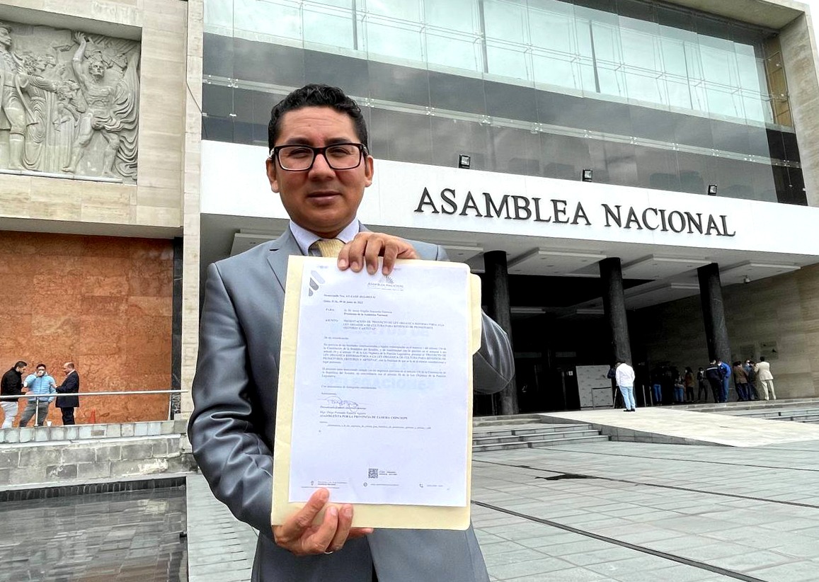En este momento estás viendo Diego Esparza presenta proyecto legal para fortalecer la cultura en las provincias