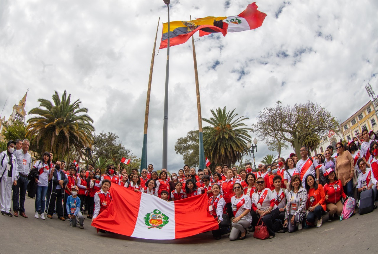 En este momento estás viendo Lojanos saludaron al Perú en su aniversario de independencia