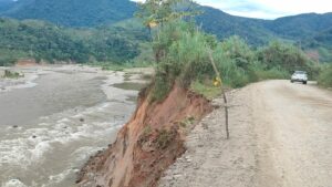Lee más sobre el artículo Ministerio de Ambiente y de minería son llamados a actuar ante el peligro de que Yacuambi se quede sin vía