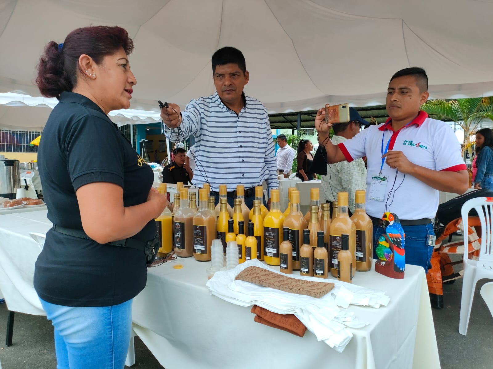 En este momento estás viendo Feria de emprendimientos de productos de las distintas provincias de la Amazonía