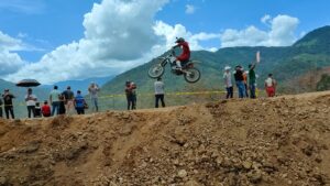 Lee más sobre el artículo Con éxito se desarrolló la primera carrera de motocross en la pista “Anderson Correa”