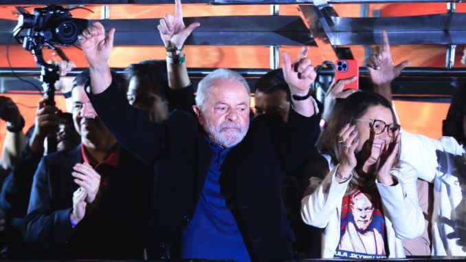 En este momento estás viendo Brasil a segunda vuelta: Lula adelanta a Bolsonaro por 4 puntos