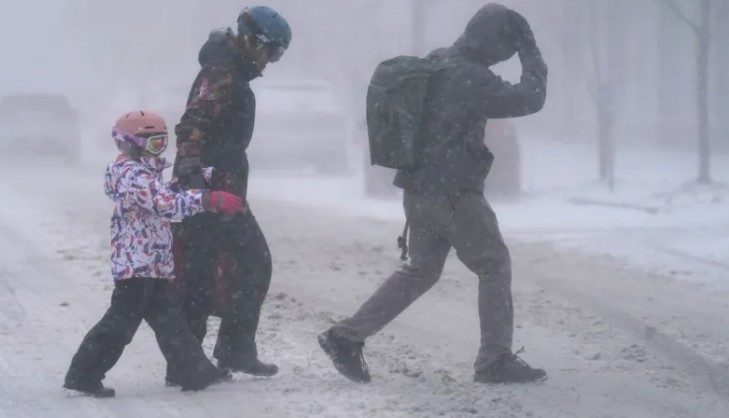 Una familia de seis quedó varada en una tormenta de nieve. Entonces ocurrió el verdadero milagro de Navidad