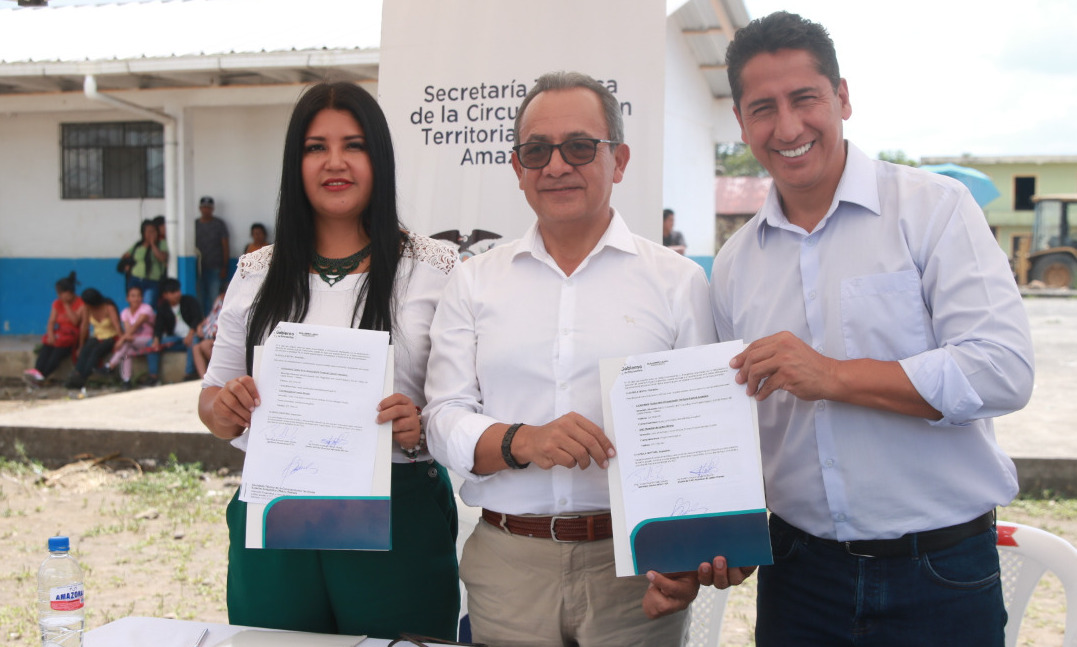 Firman acta de compromiso para el “Sistema de Agua Potable Regional para Cuchaentza de Morona Santiago”