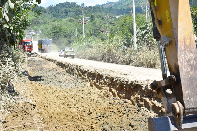 En este momento estás viendo Yantzaza: Inician trabajos para asfaltado de Avenida Rafael Pullaguari