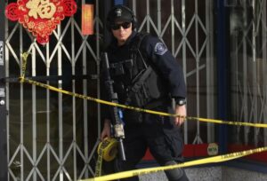 Lee más sobre el artículo La policía estrecha el cerco sobre el sospechoso de la matanza del Año Nuevo chino cerca de Los Ángeles