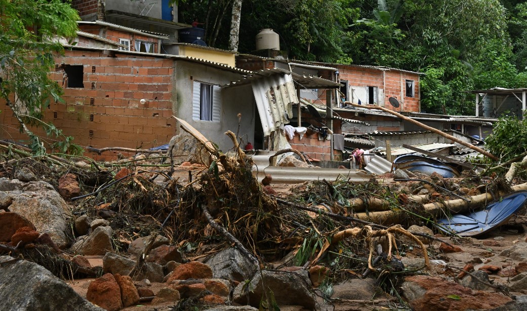 Lee más sobre el artículo Al menos 36 muertos y unos 40 desaparecidos por lluvias en Brasil