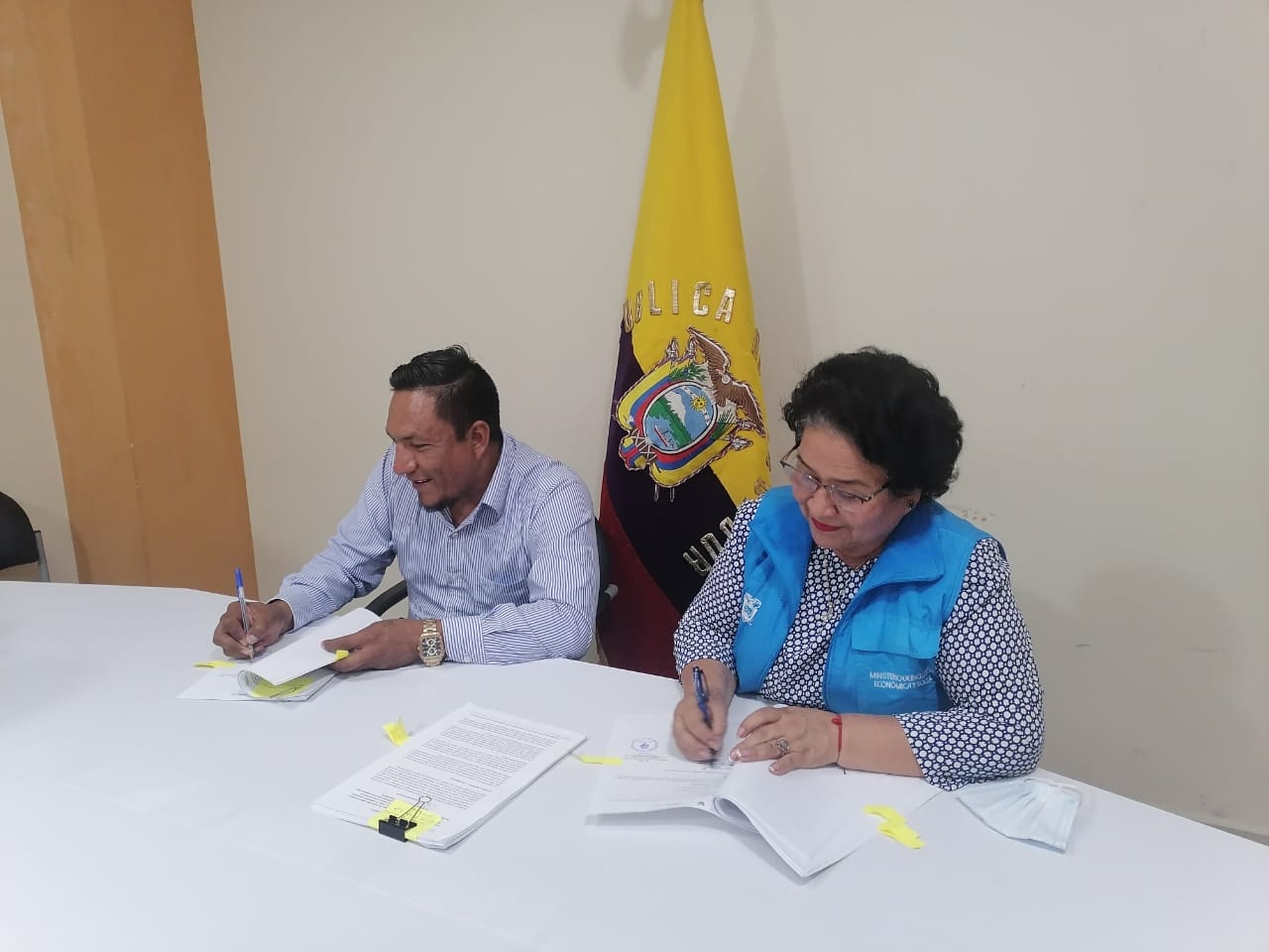Lee más sobre el artículo MIES fortalece la atención a familias vulnerables de Zamora mediante la firma de 48 convenios