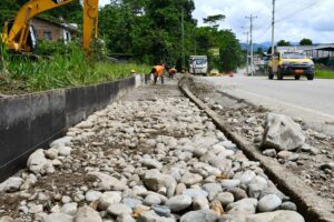 Lee más sobre el artículo Aceras y bordillos nuevos, conectan los barrios de ingreso a Yantzaza