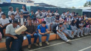 Lee más sobre el artículo Con júbilo y civismo, los estudiantes celebraron a Cumbaratza