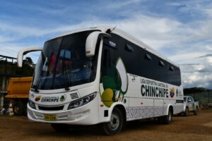 Lee más sobre el artículo Deportistas de Chinchipe recibieron un bus valorado en $125.000