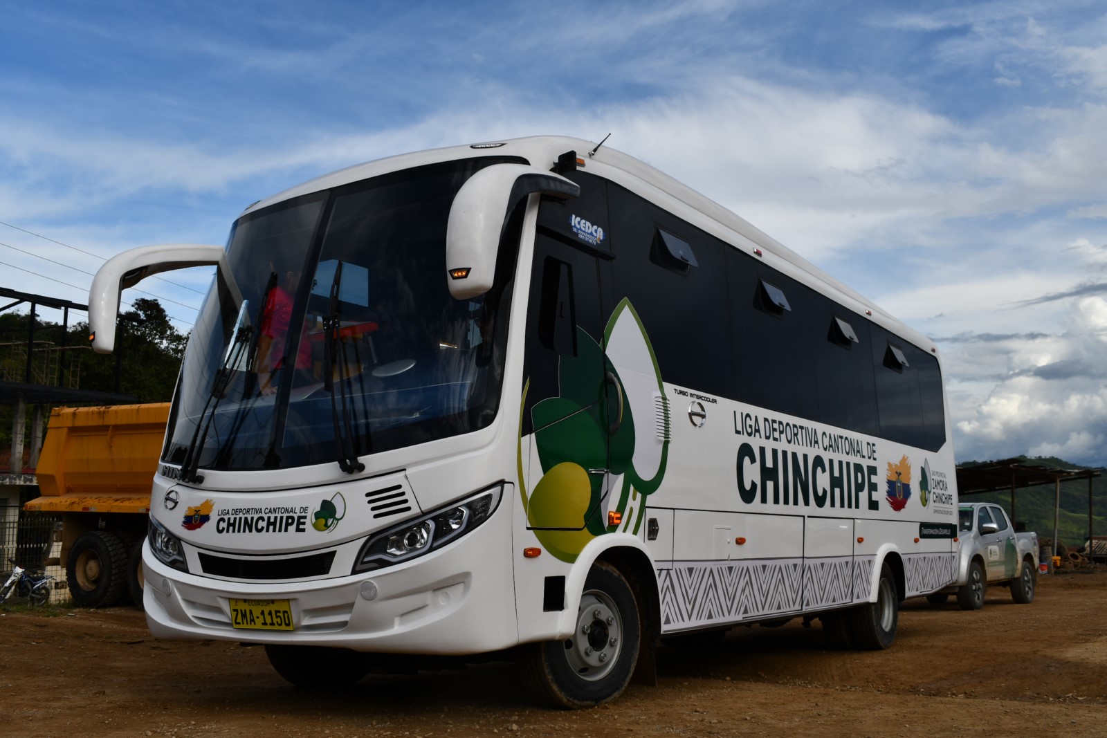 En este momento estás viendo Deportistas de Chinchipe recibieron un bus valorado en $125.000