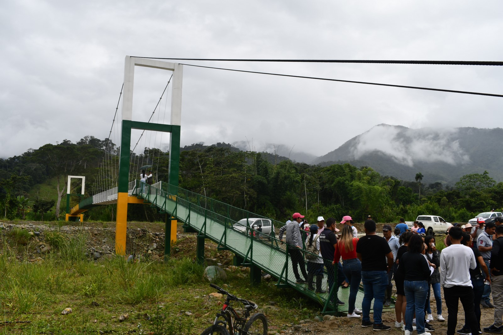 En este momento estás viendo Habitantes del Guabo recibieron puente metálico