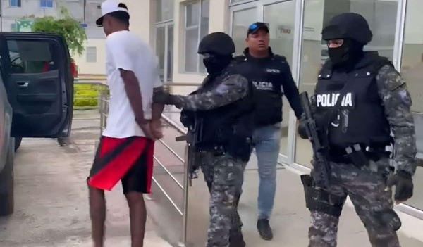 Lee más sobre el artículo Policía captura a ‘Negro Félix’, delincuente de alta peligrosidad, en El Oro