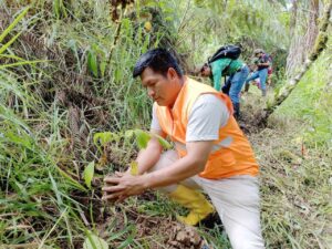 Lee más sobre el artículo Arrancó en el cantón El Pangui proyecto denominado “reforestar para respirar”