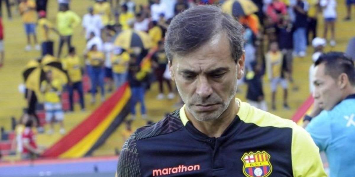 En este momento estás viendo Fabián Bustos presenta su renuncia y deja Barcelona SC