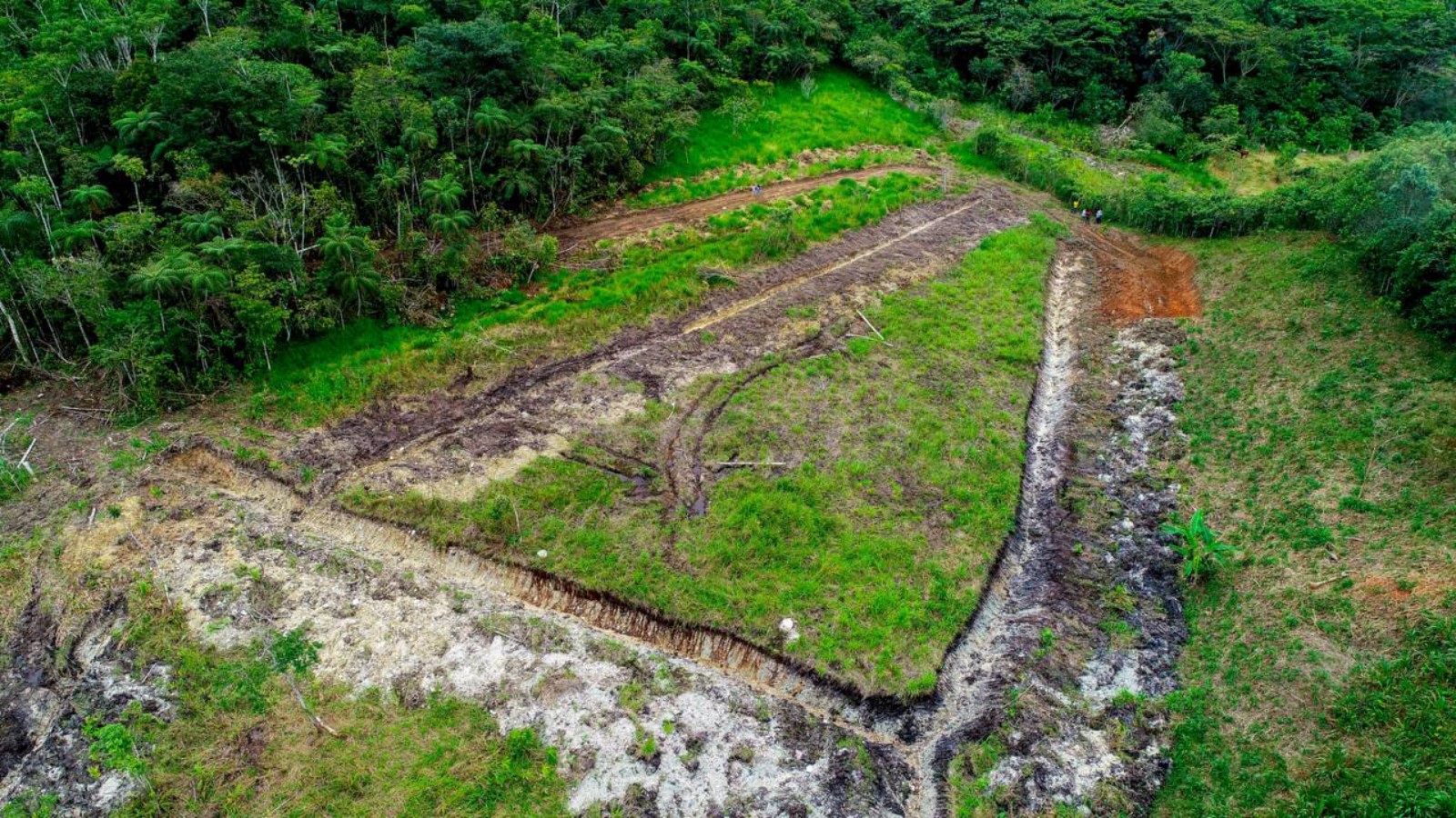 Lee más sobre el artículo Prefectura construye nuevo sistema de drenaje en Guaguayme Alto