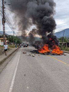 Lee más sobre el artículo Pese a acuerdos entre el gobierno y los mineros, se destruyó maquinaria en Panguintza