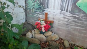 Lee más sobre el artículo En Guadalupe se colocó un epitafio en memoria de una moradora