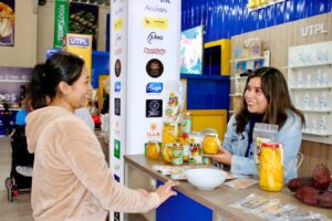 Lee más sobre el artículo Emprendedores de Prendho UTPL destacan con productos y servicios innovadores en la Feria de Loja