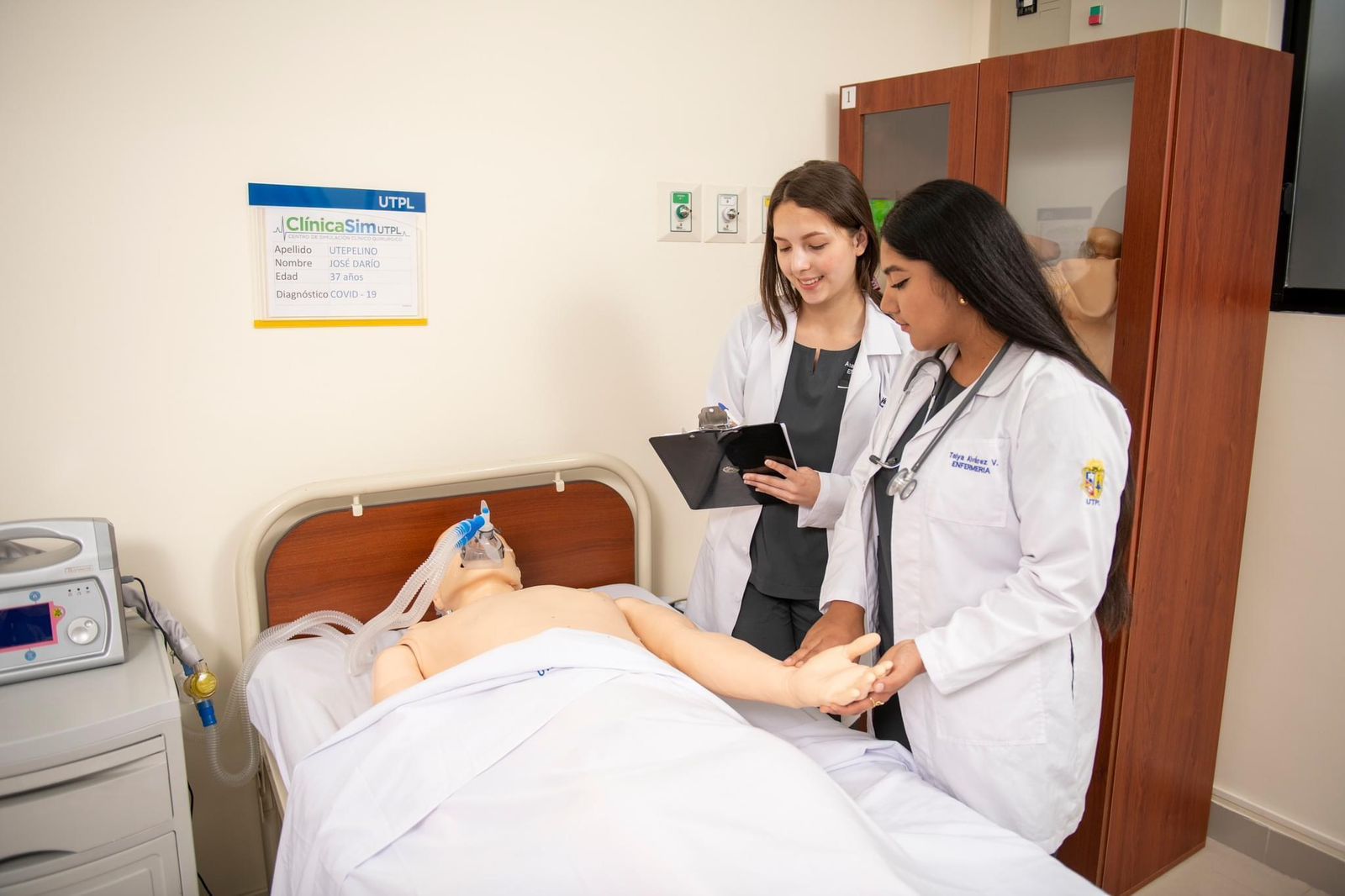 Lee más sobre el artículo Carreras de Enfermería y Medicina de la UTPL entre las cinco mejores del país