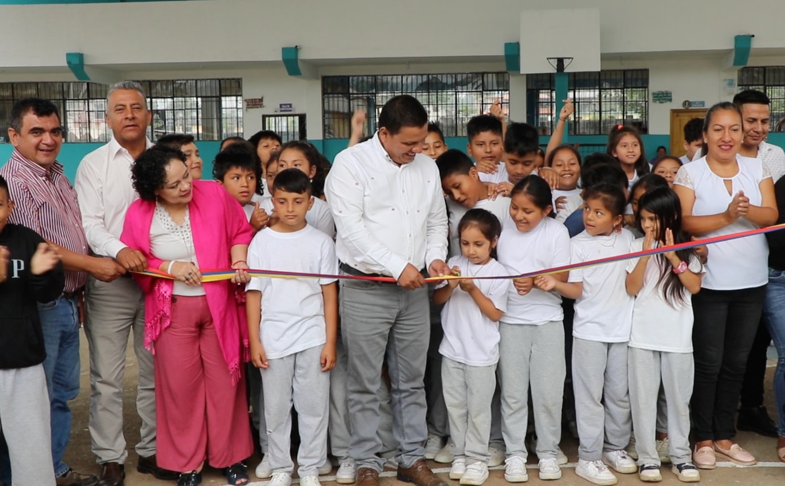 En este momento estás viendo GAD Municipal de Zamora inauguró una cubierta en un centro educativo de la parroquia Guadalupe.