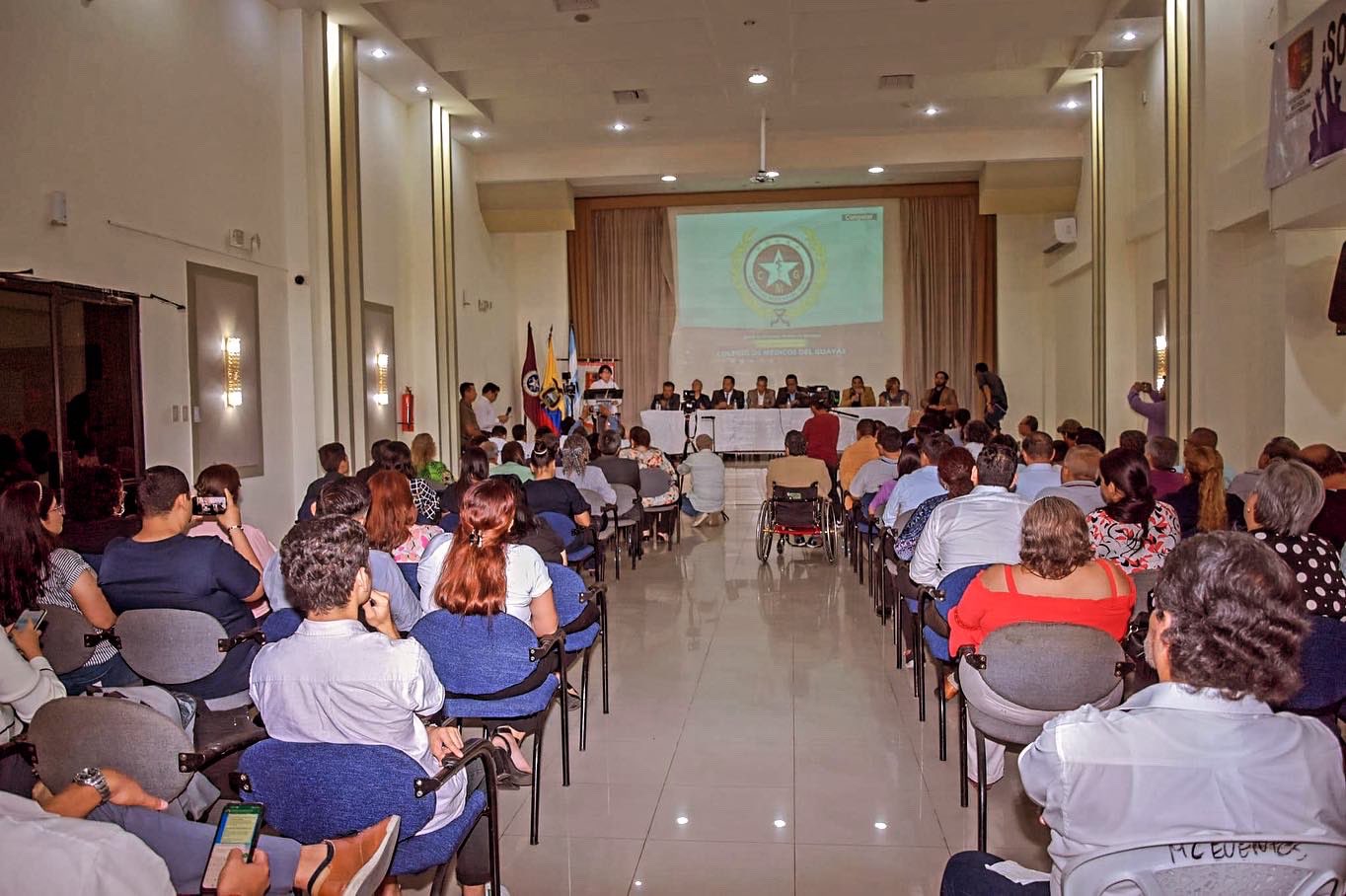 En este momento estás viendo Asambleísta Jorge Chamba se reunió con profesionales de la salud en Guayaquil