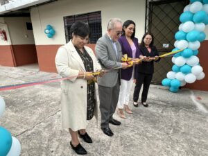 Lee más sobre el artículo Se entregan obras de mantenimiento en infraestructura educativa de Loja