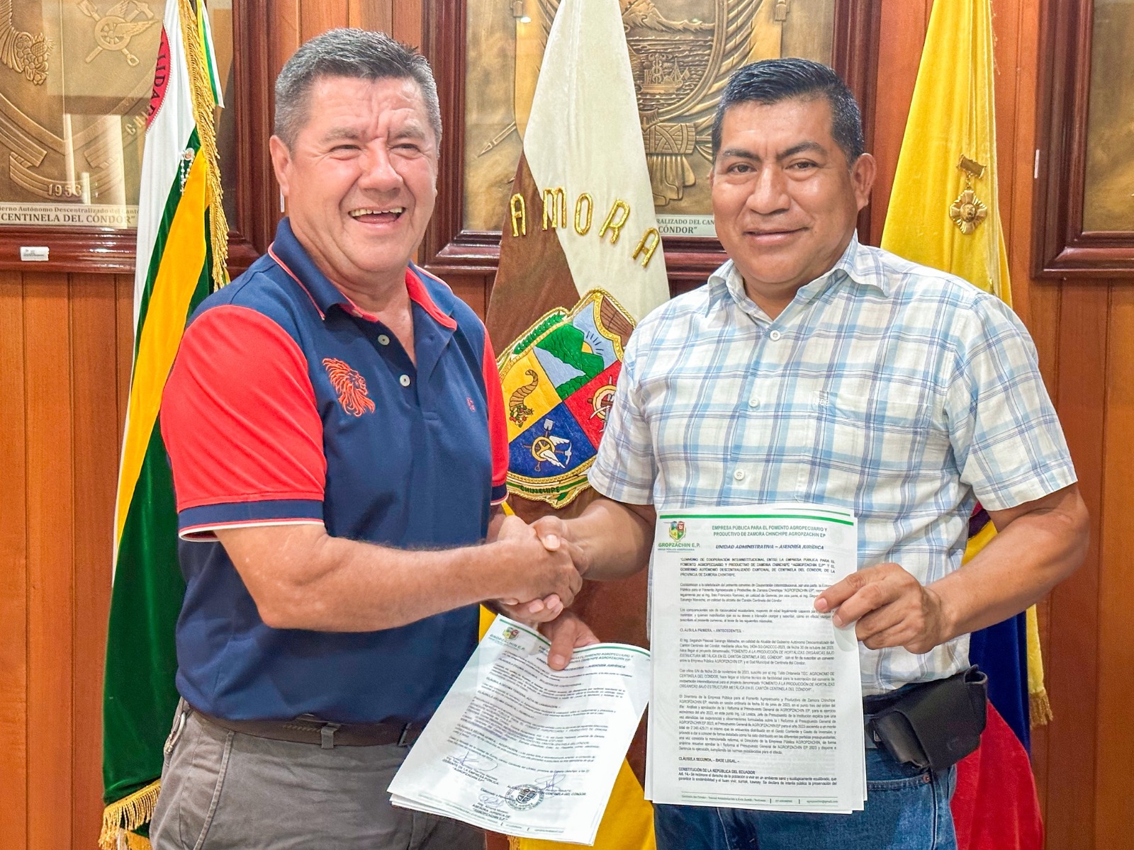 Lee más sobre el artículo GAD Centinela del Cóndor y AGROPZACHIN firman convenio en beneficio del sector agro-productivo del cantón