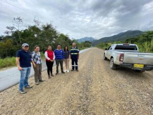 Lee más sobre el artículo Prefecta logra recursos para asfaltar la vía Nangaritza
